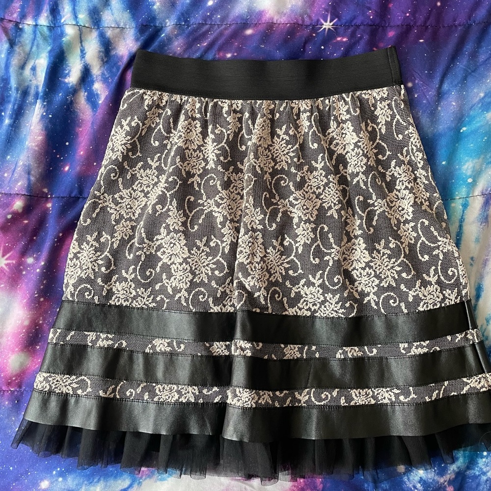 🚨JOE B Lace Skirt Size M